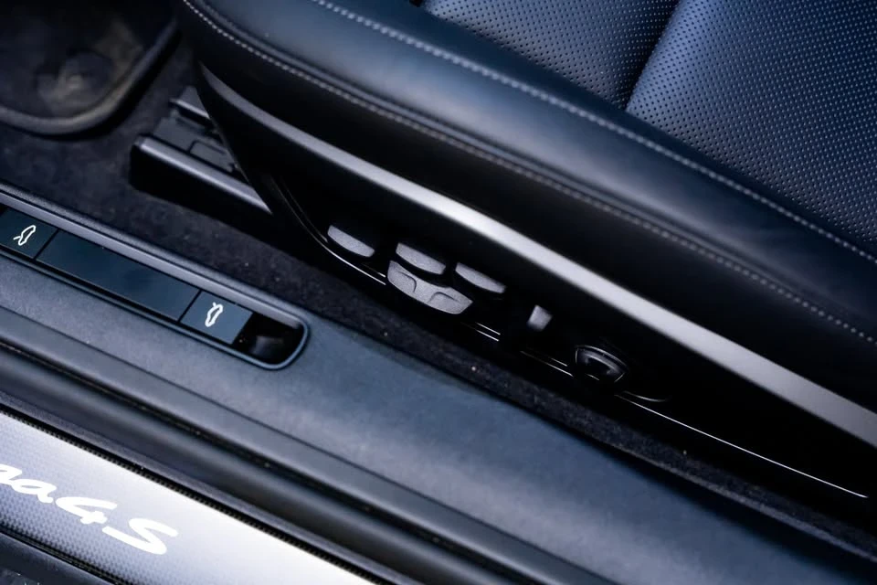 2024 Porsche 992 Targa 4 & 4S - Image 17 of 19