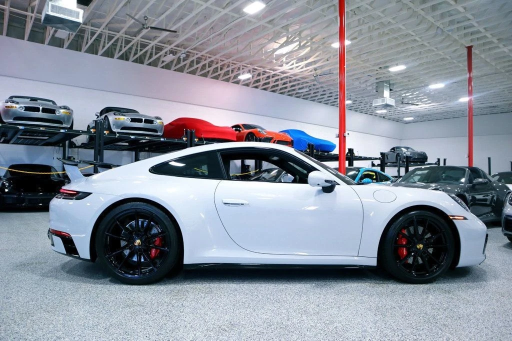 2024 Porsche - Image 11 of 12