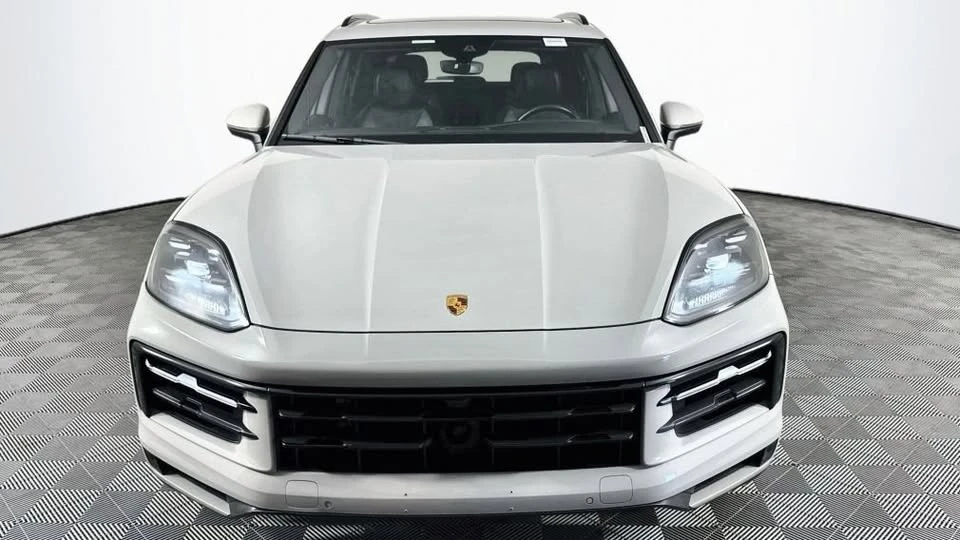 2024 Porsche 9Y0/9Y3 Cayenne - Image 2 of 20