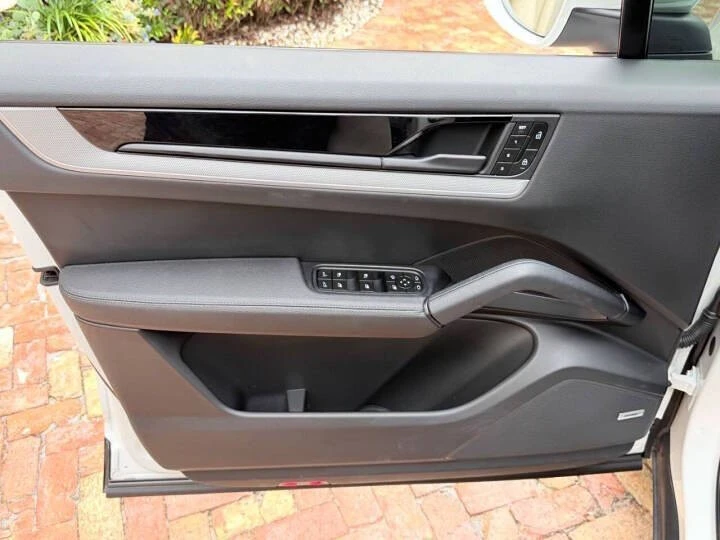 2024 Porsche 9Y0/9Y3 Cayenne - Image 28 of 31