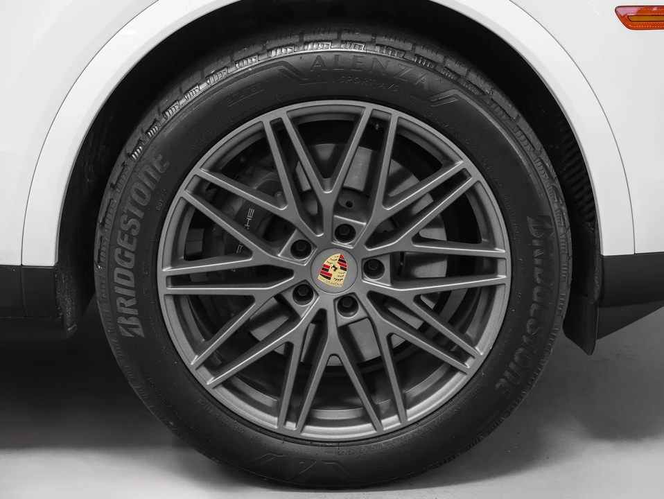 2024 Porsche 9Y0/9Y3 Cayenne Coupe - Image 15 of 31