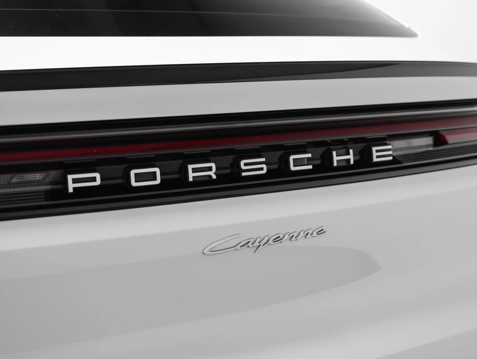 2024 Porsche 9Y0/9Y3 Cayenne Coupe - Image 18 of 31
