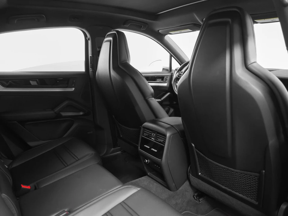 2024 Porsche 9Y0/9Y3 Cayenne Coupe - Image 24 of 31