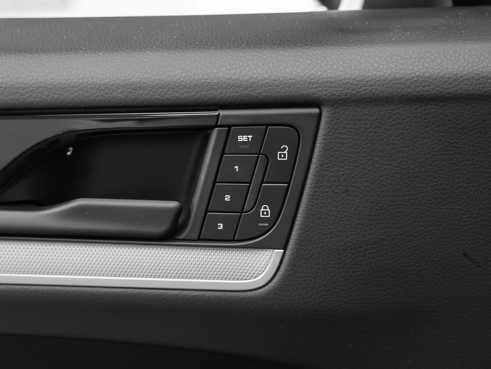 2024 Porsche 9Y0/9Y3 Cayenne Coupe - Image 26 of 31