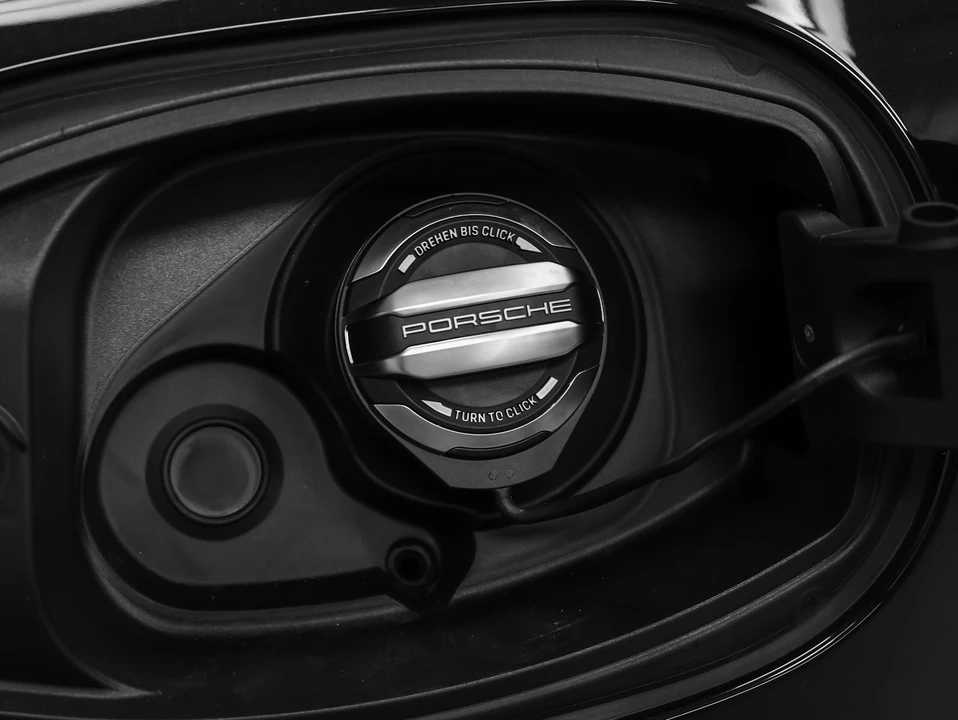 2024 Porsche 9Y0/9Y3 Cayenne Coupe - Image 16 of 31