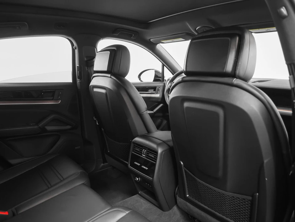2024 Porsche 9Y0/9Y3 Cayenne Coupe - Image 28 of 31