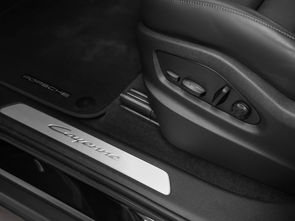 2024 Porsche 9Y0/9Y3 Cayenne Coupe - Image 29 of 31
