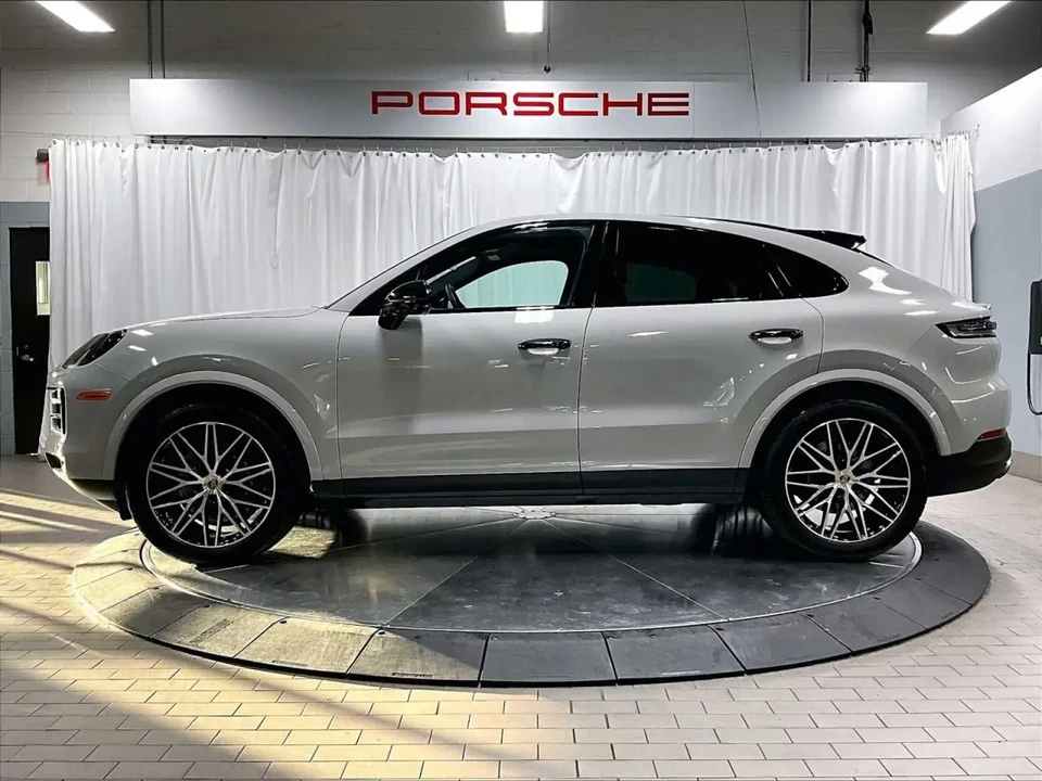 2024 Porsche 9Y0/9Y3 Cayenne - Image 2 of 8
