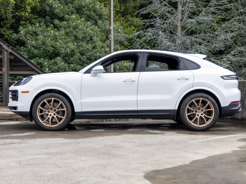 2024 Porsche 9Y0/9Y3 Cayenne - Image 2 of 8