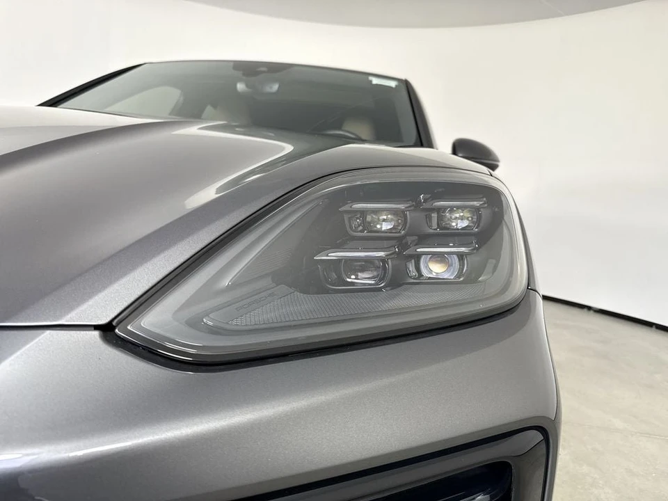 2024 Porsche 9Y0/9Y3 Cayenne Coupe - Image 11 of 31