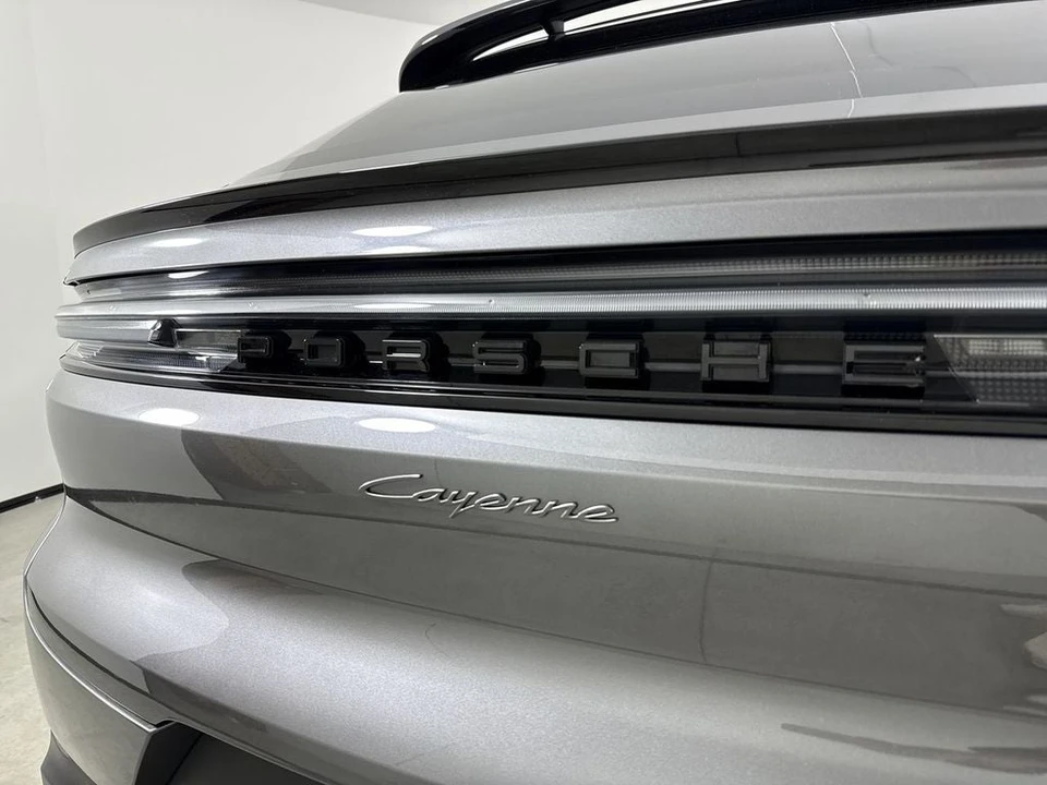 2024 Porsche 9Y0/9Y3 Cayenne Coupe - Image 18 of 31