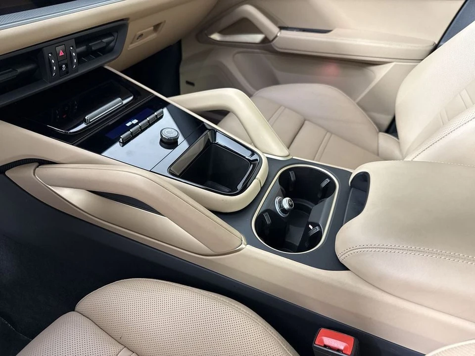 2024 Porsche 9Y0/9Y3 Cayenne Coupe - Image 31 of 31