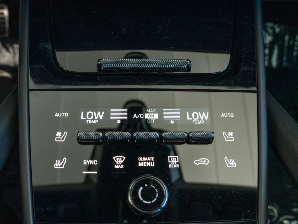 2024 Porsche 9Y0/9Y3 Cayenne Coupe - Image 12 of 28