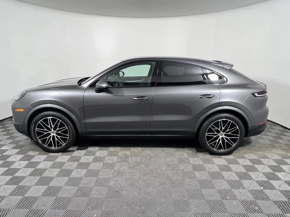 2024 Porsche 9Y0/9Y3 Cayenne Coupe - Image 2 of 4