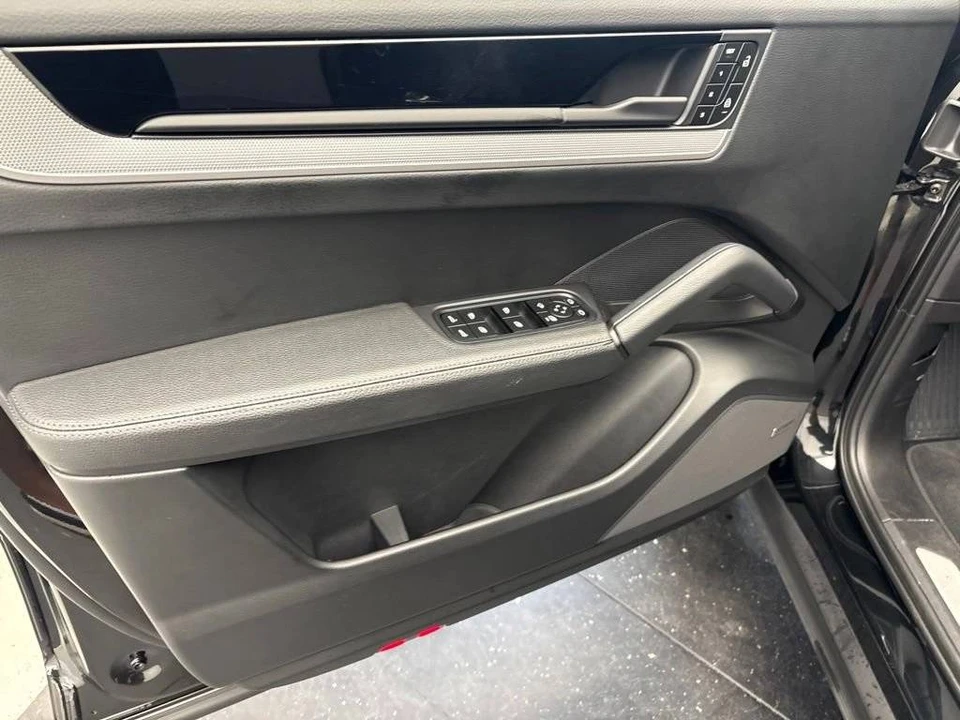 2024 Porsche 9Y0/9Y3 Cayenne Coupe - Image 4 of 4