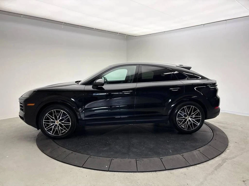 2024 Porsche 9Y0/9Y3 Cayenne Coupe - Image 2 of 4