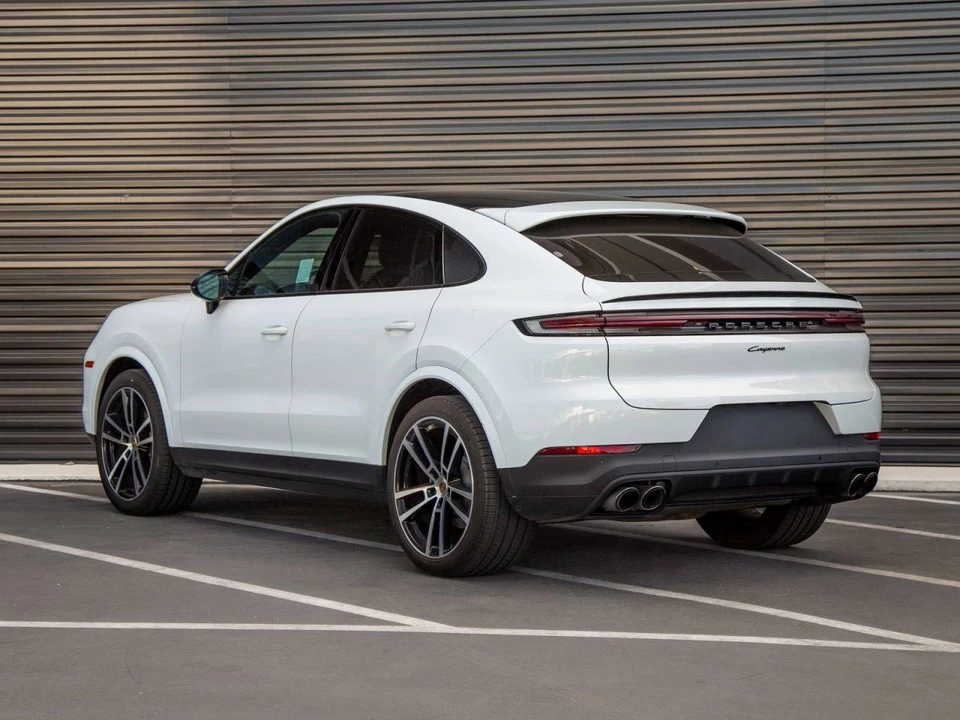 2024 Porsche 9Y0/9Y3 Cayenne Coupe - Image 3 of 4