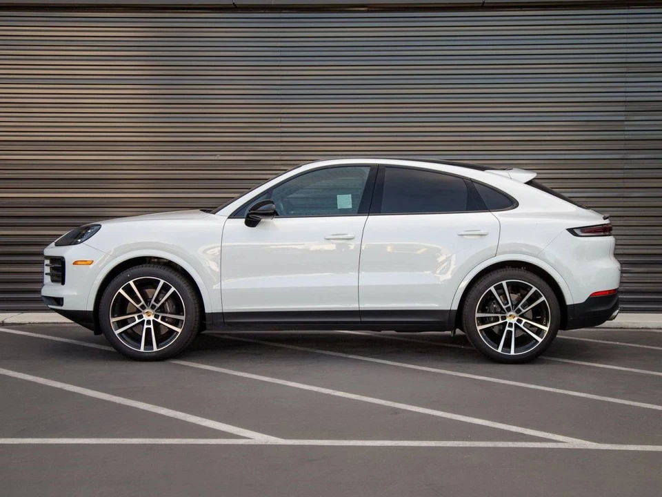 2024 Porsche 9Y0/9Y3 Cayenne Coupe - Image 2 of 4