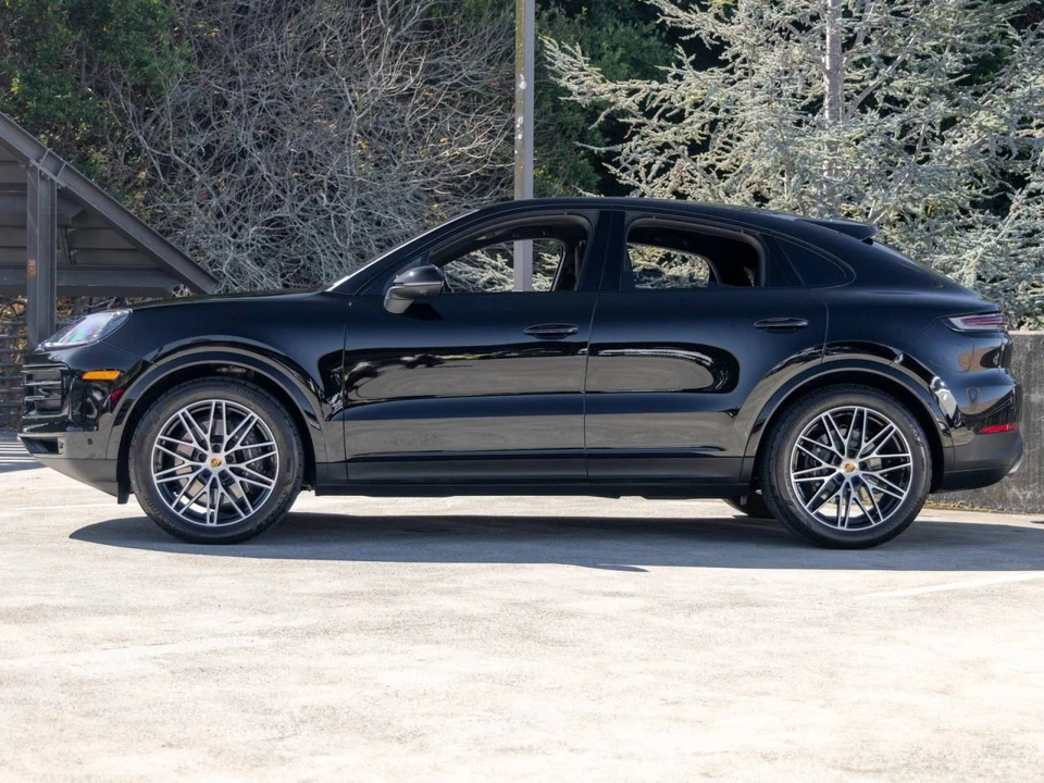 2024 Porsche 9Y0/9Y3 Cayenne Coupe - Image 2 of 4
