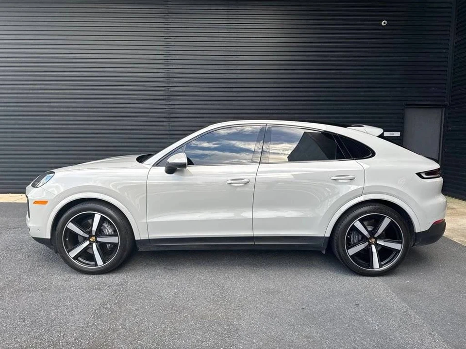 2024 Porsche 9Y0/9Y3 Cayenne Coupe - Image 2 of 4