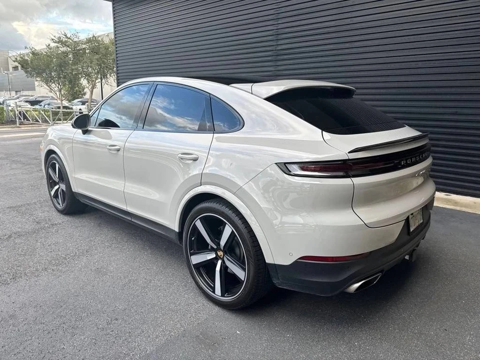 2024 Porsche 9Y0/9Y3 Cayenne Coupe - Image 3 of 4