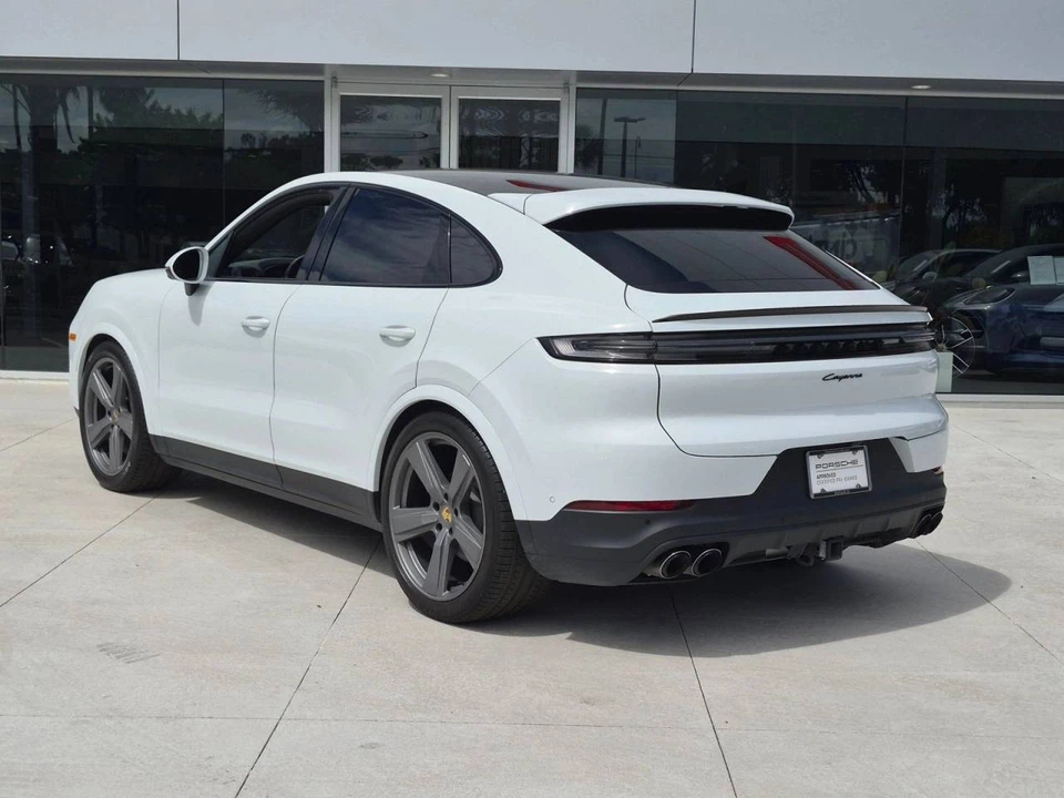 2024 Porsche 9Y0/9Y3 Cayenne Coupe - Image 3 of 4