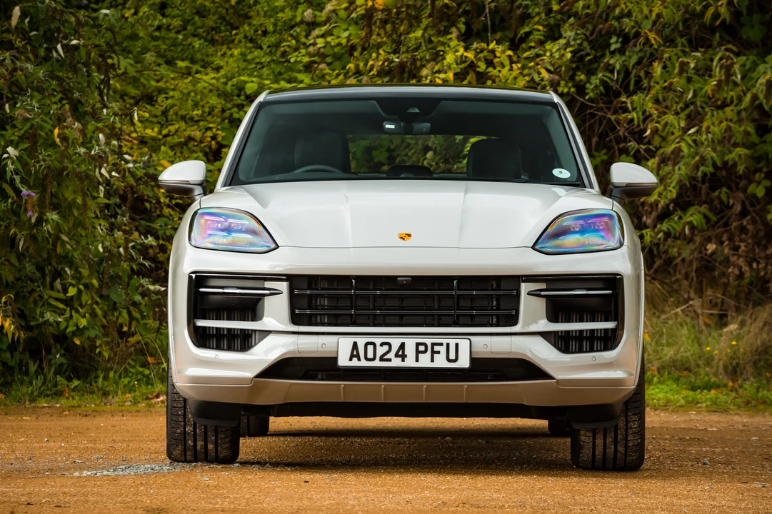 2024 Porsche 9Y0/9Y3 Cayenne - Image 2 of 31