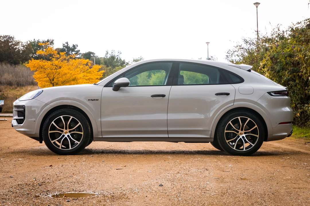 2024 Porsche 9Y0/9Y3 Cayenne - Image 13 of 31