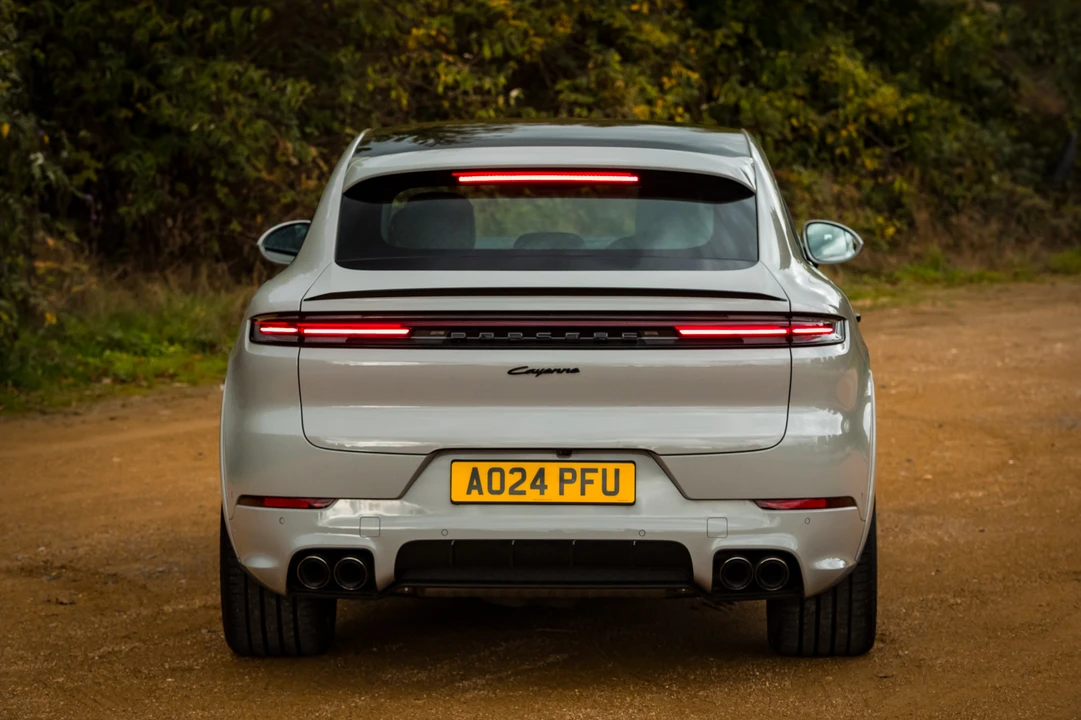 2024 Porsche 9Y0/9Y3 Cayenne - Image 15 of 31