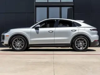 2024 Porsche 9Y0/9Y3 Cayenne - Image 2 of 4