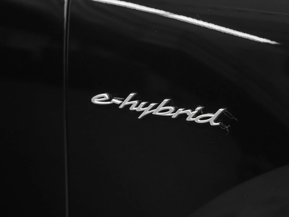 2024 Porsche 9Y0/9Y3 Cayenne Coupe - Image 15 of 31