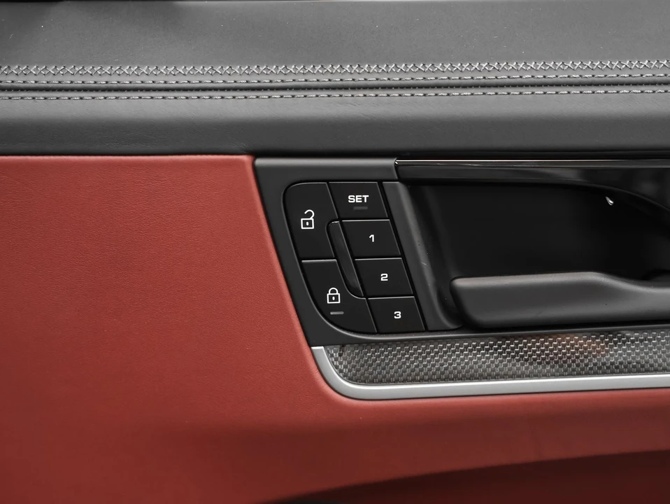 2024 Porsche 9Y0/9Y3 Cayenne Coupe - Image 28 of 31