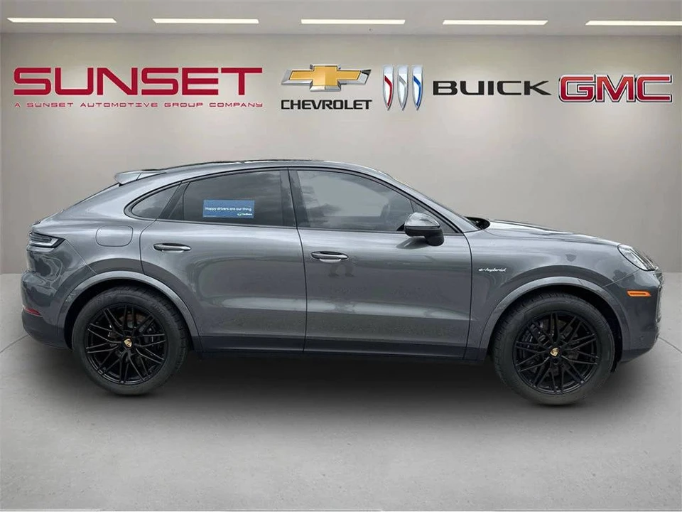 2024 Porsche 9Y0/9Y3 Cayenne - Image 3 of 4