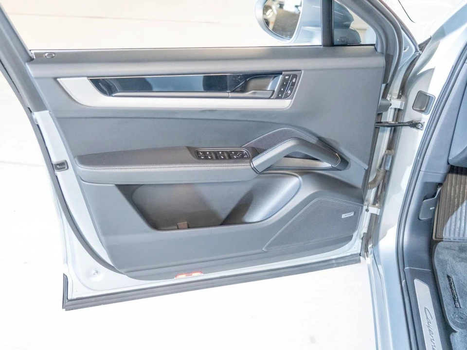 2024 Porsche 9Y0/9Y3 Cayenne Coupe - Image 17 of 30
