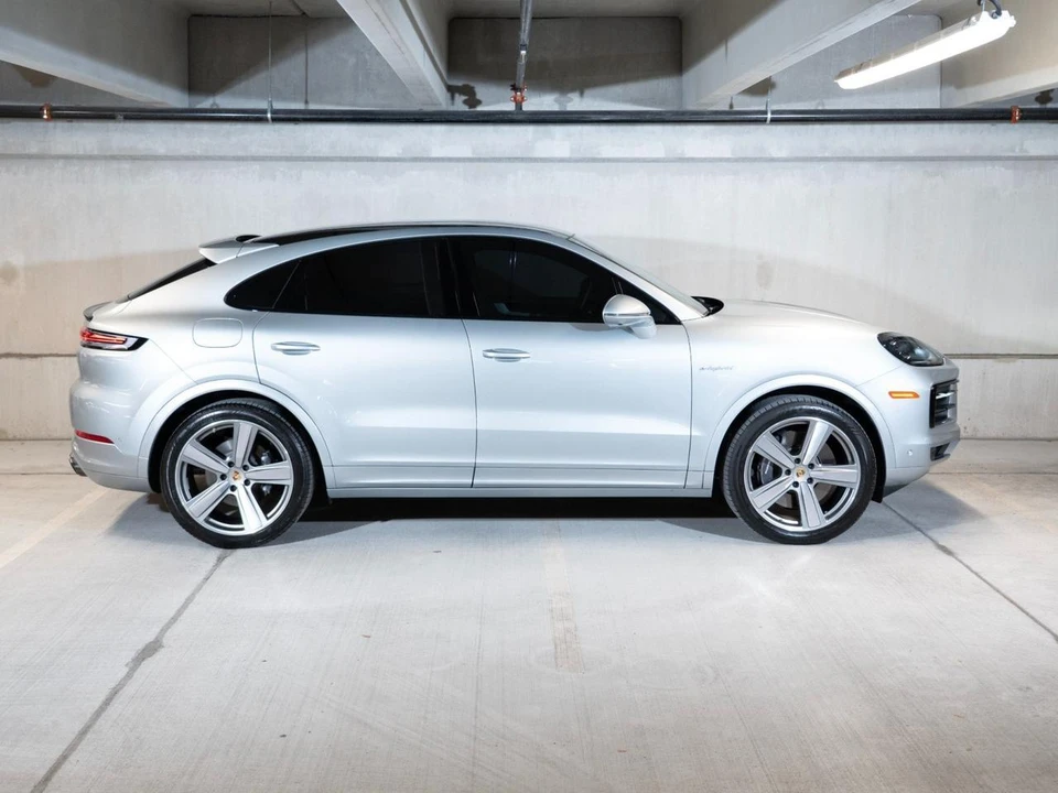 2024 Porsche 9Y0/9Y3 Cayenne Coupe - Image 9 of 30