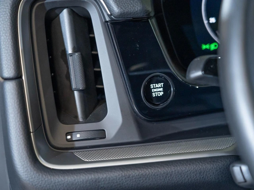 2024 Porsche 9Y0/9Y3 Cayenne Coupe - Image 25 of 30
