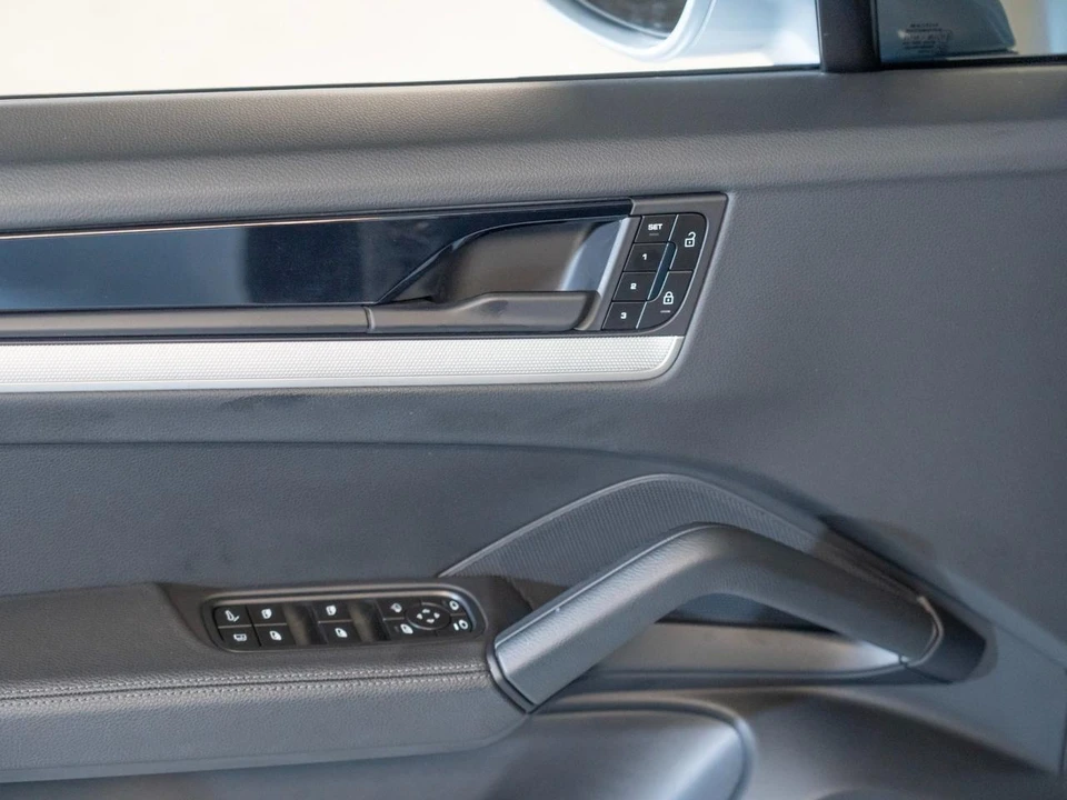 2024 Porsche 9Y0/9Y3 Cayenne Coupe - Image 18 of 30