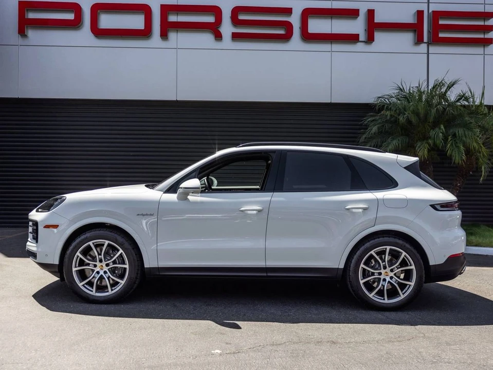 2024 Porsche 9Y0/9Y3 Cayenne - Image 2 of 5
