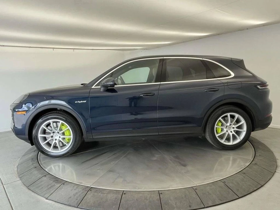 2024 Porsche 9Y0/9Y3 Cayenne - Image 2 of 5
