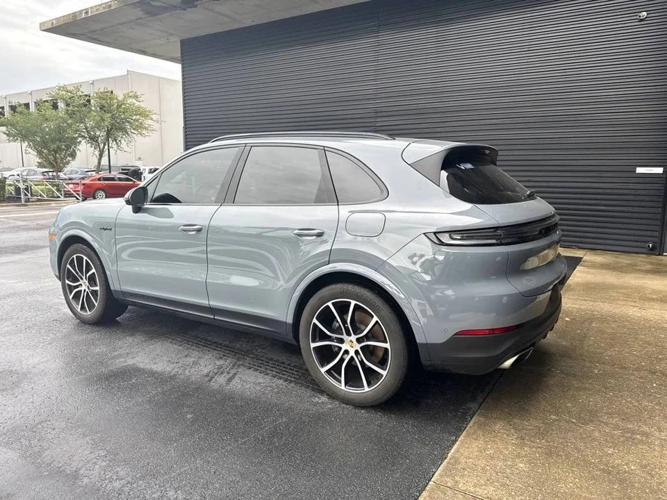 2024 Porsche 9Y0/9Y3 Cayenne - Image 3 of 5