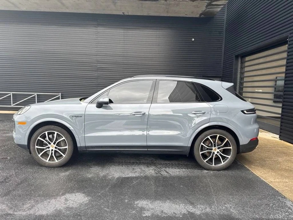 2024 Porsche 9Y0/9Y3 Cayenne - Image 2 of 5