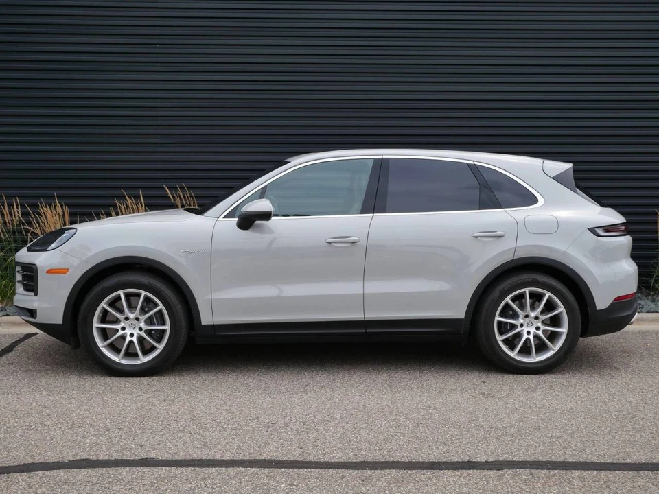 2024 Porsche 9Y0/9Y3 Cayenne - Image 2 of 5