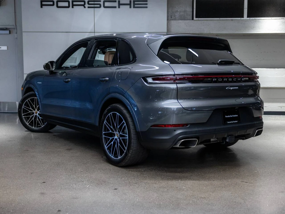 2024 Porsche 9Y0/9Y3 Cayenne - Image 3 of 4