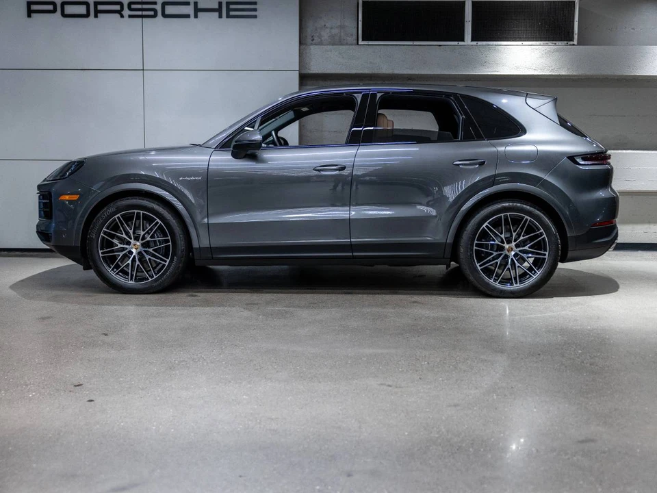 2024 Porsche 9Y0/9Y3 Cayenne - Image 2 of 4