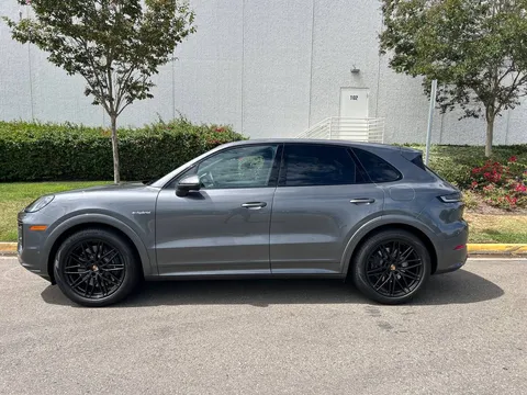 2024 Porsche Cayenne E-Hybrid