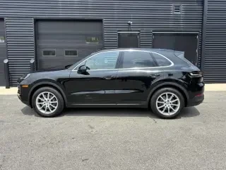 2024 Porsche 9Y0/9Y3 Cayenne - Image 2 of 4
