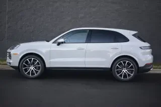 2024 Porsche 9Y0/9Y3 Cayenne - Image 2 of 4