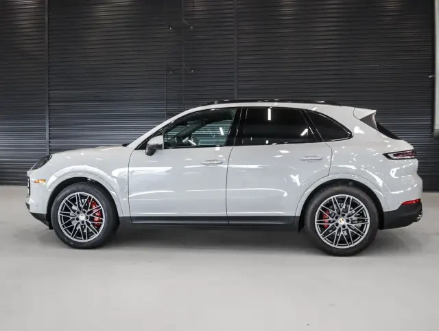 2024 Porsche 9Y0/9Y3 Cayenne - Image 2 of 9