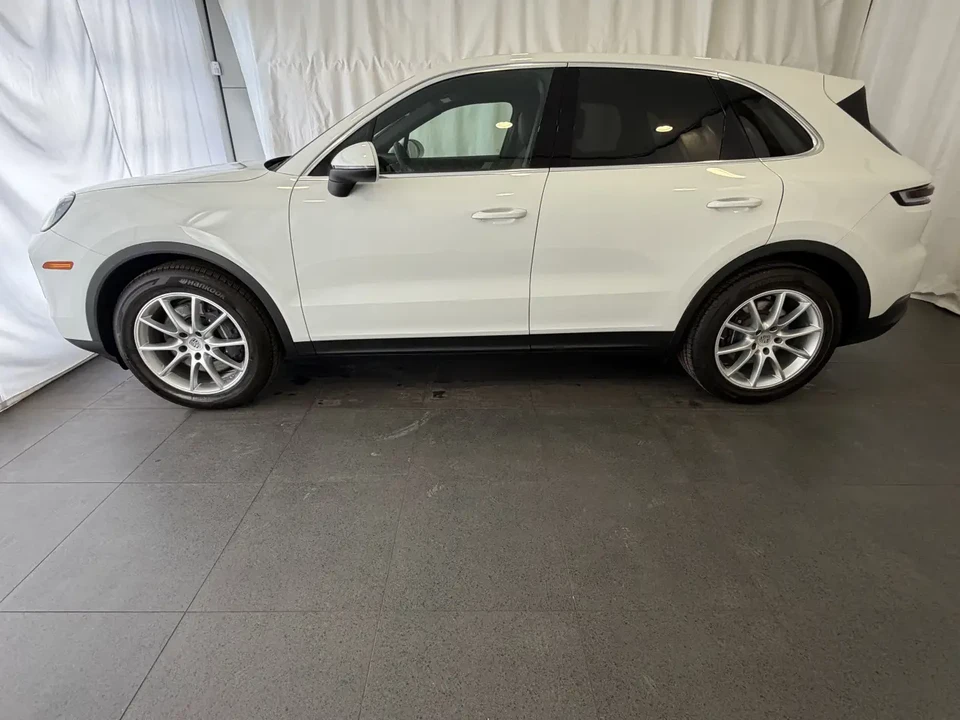 2024 Porsche 9Y0/9Y3 Cayenne - Image 2 of 13