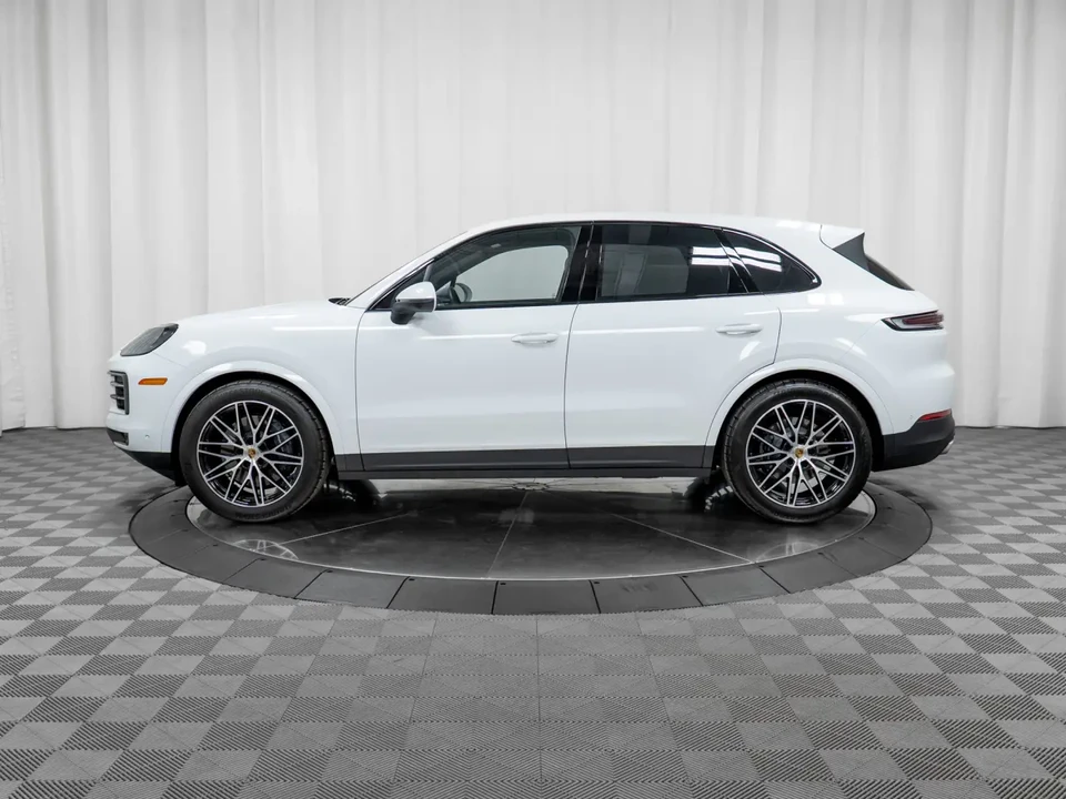 2024 Porsche 9Y0/9Y3 Cayenne - Image 2 of 8
